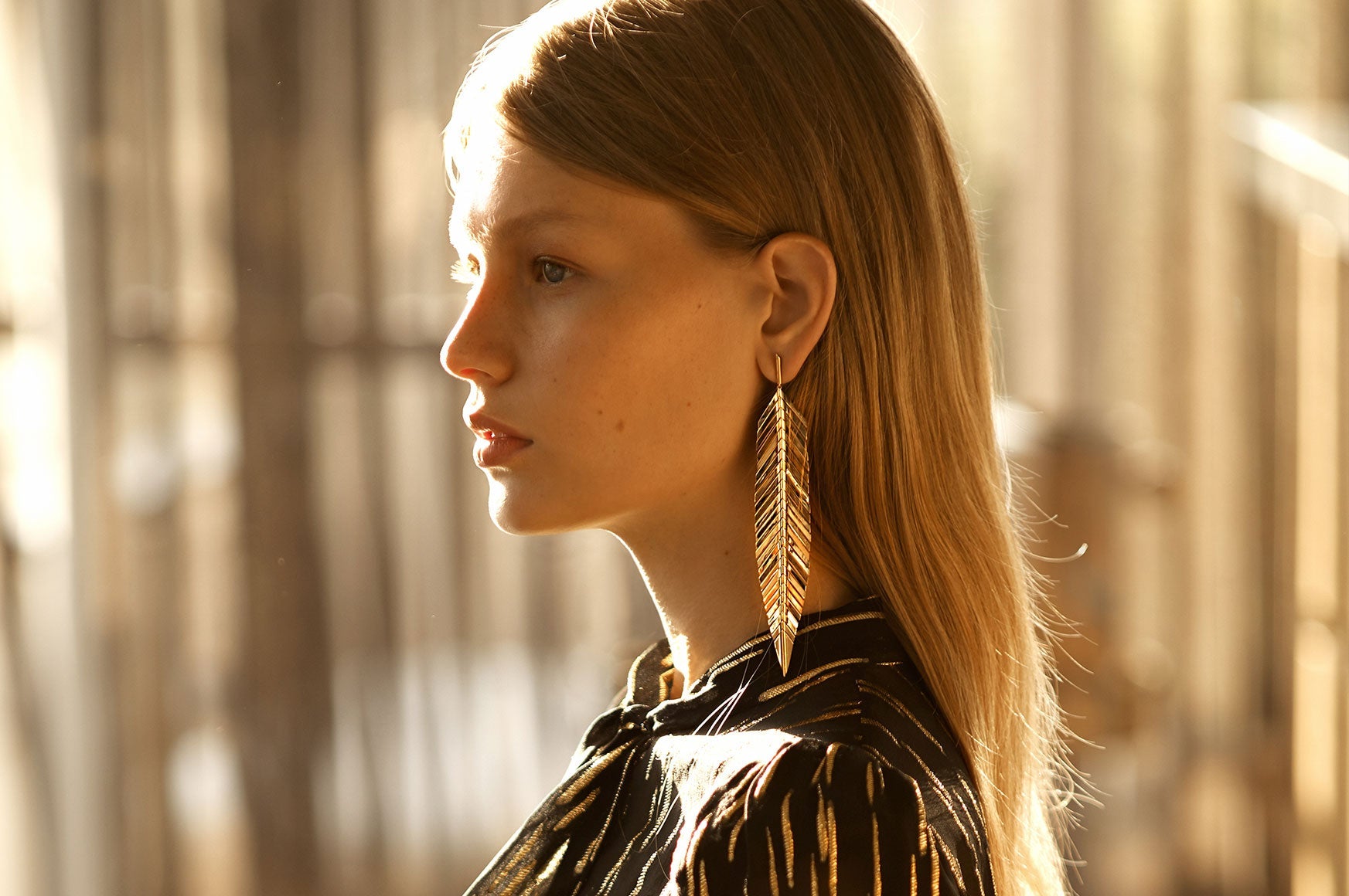 Ultimate Guide to Finding the Most Flattering Earrings for Your Face Shape - CADAR